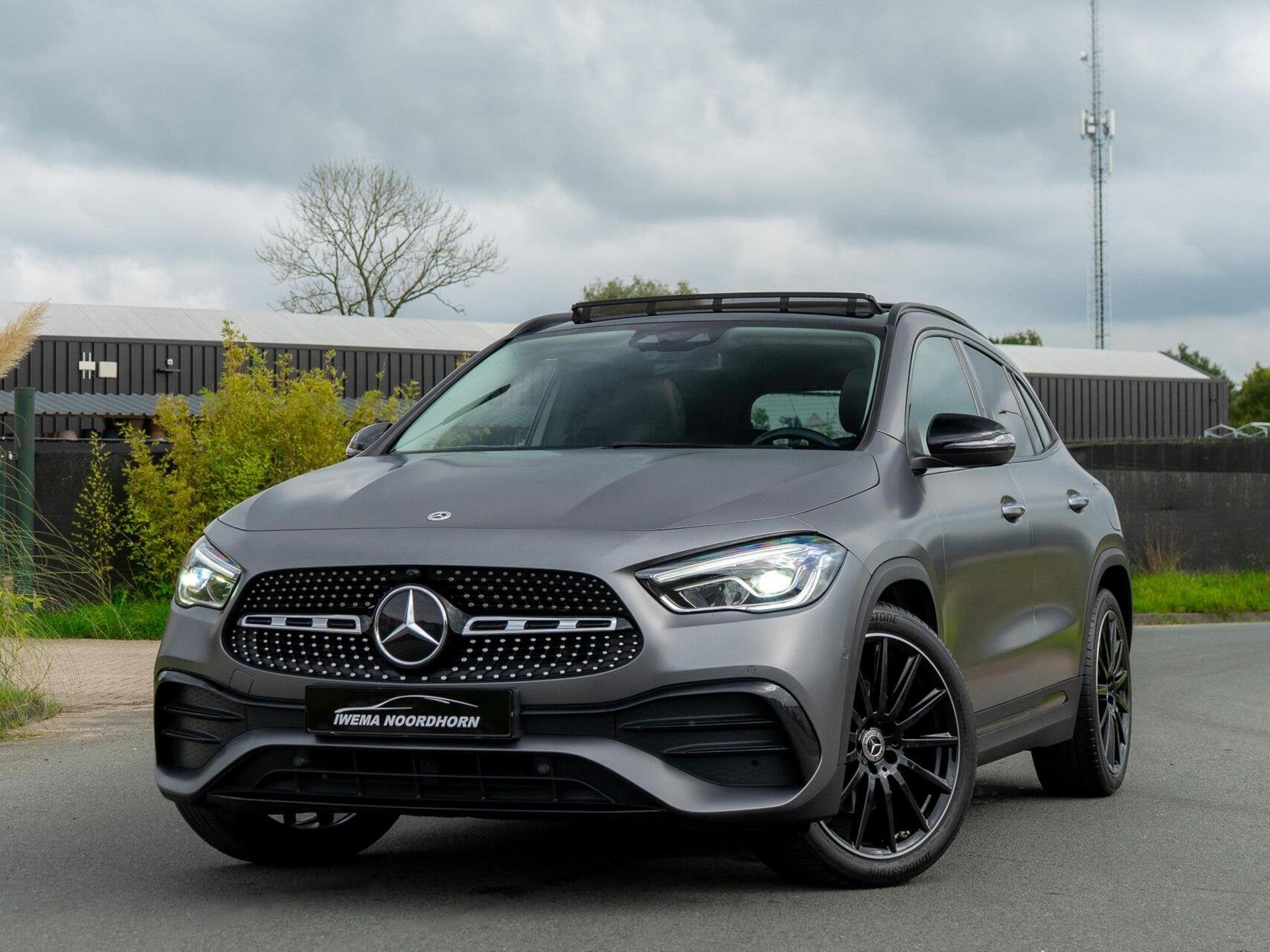 Mercedes GLA-klasse 250 AMG|Panoramadak|Keyless|Dodehoek ass, Zwart, 4 cilinders, Bedrijf, SUV of Terreinwagen