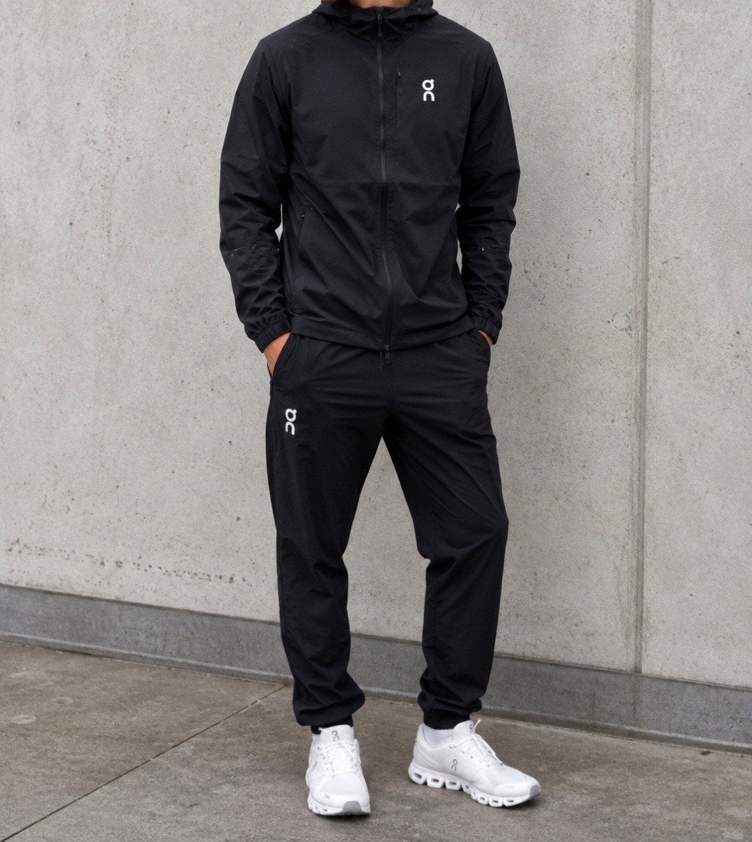 On Running Zwart Trainingspak - Jas & Broek, Kleding | Heren, Zwart, Maat 56/58 (XL), Ophalen of Verzenden, Zo goed als nieuw