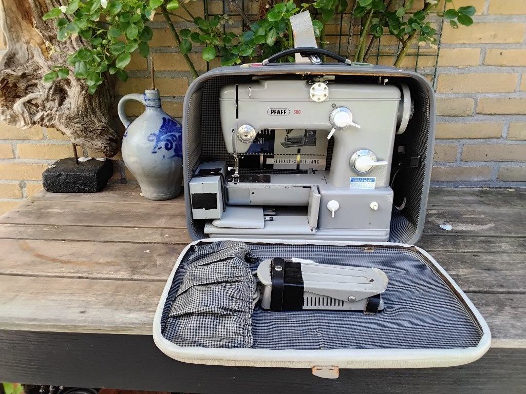Vintage Pfaff naaimachine 360 automatic, Ophalen