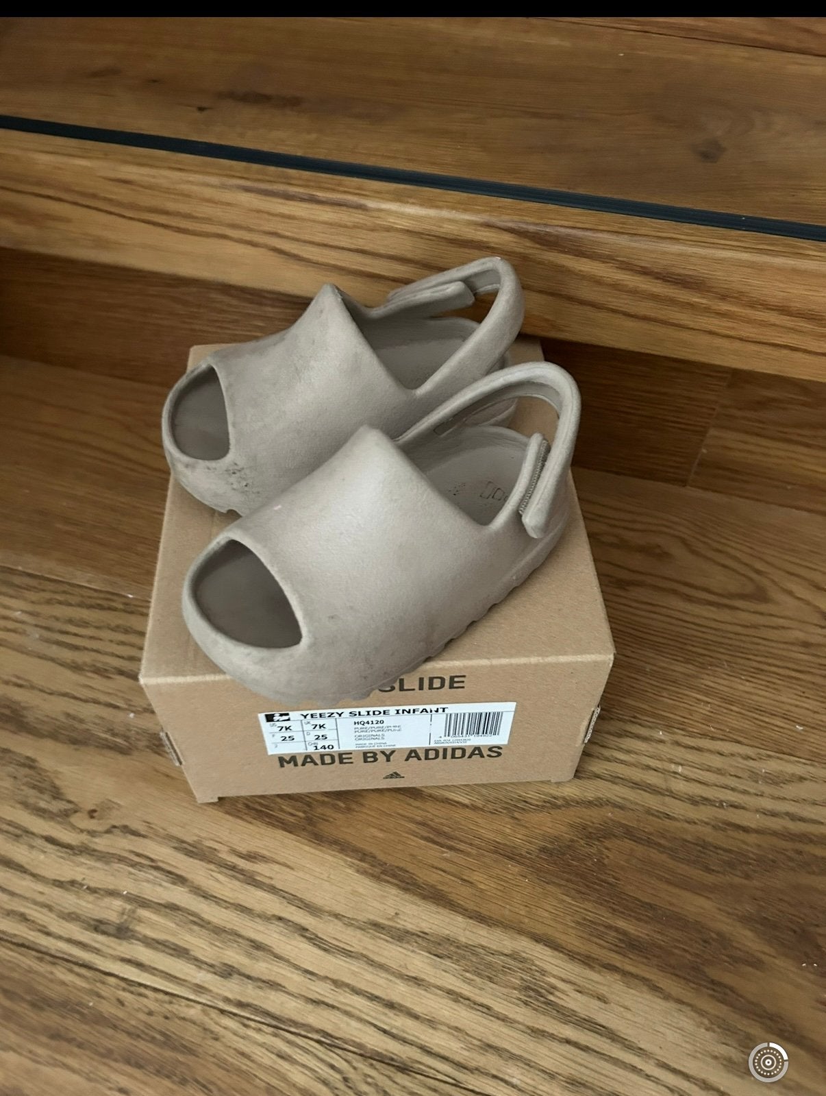 Yeezy slide mt 25, Jongen of Meisje, Overige typen, Ophalen of Verzenden, Zo goed als nieuw