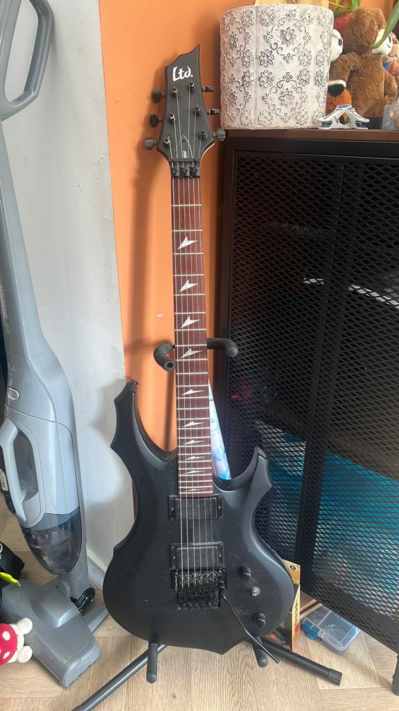 ESP LTD F-200 Elektrische Gitaar - Zo goed als nieuw, Muziek en Instrumenten, Ophalen, Zo goed als nieuw, Solid body, Overige merken