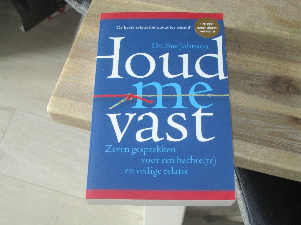 Houd me vast - Dr. Sue Johnson (Relatietherapie), Boeken, Ophalen of Verzenden, Zo goed als nieuw, Dr. Sue Johnson, Overige onderwerpen