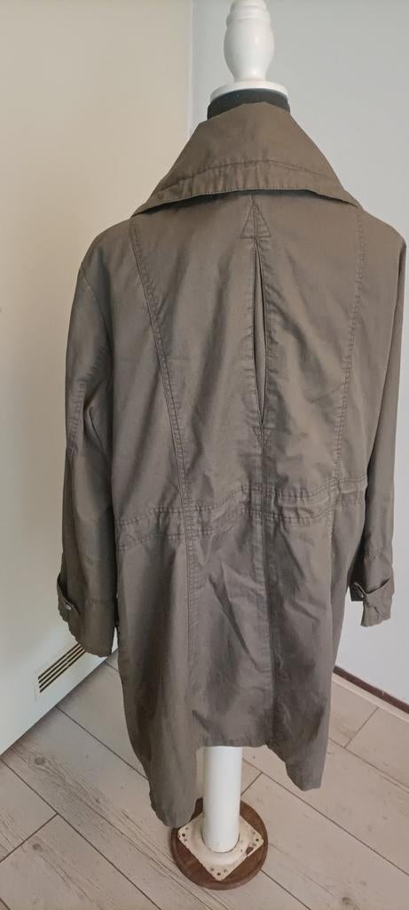 Legergroene jas. Leuk model. C&a 48, Ophalen of Verzenden, Zo goed als nieuw, Maat 46/48 (XL) of groter, Groen