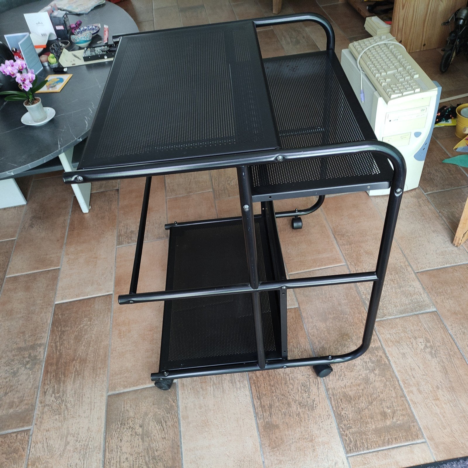 Stalen computerrek met zwenkwieltjes - 64x60x76,5 cm, Ophalen, Gebruikt, Metaal, 70 tot 120 cm