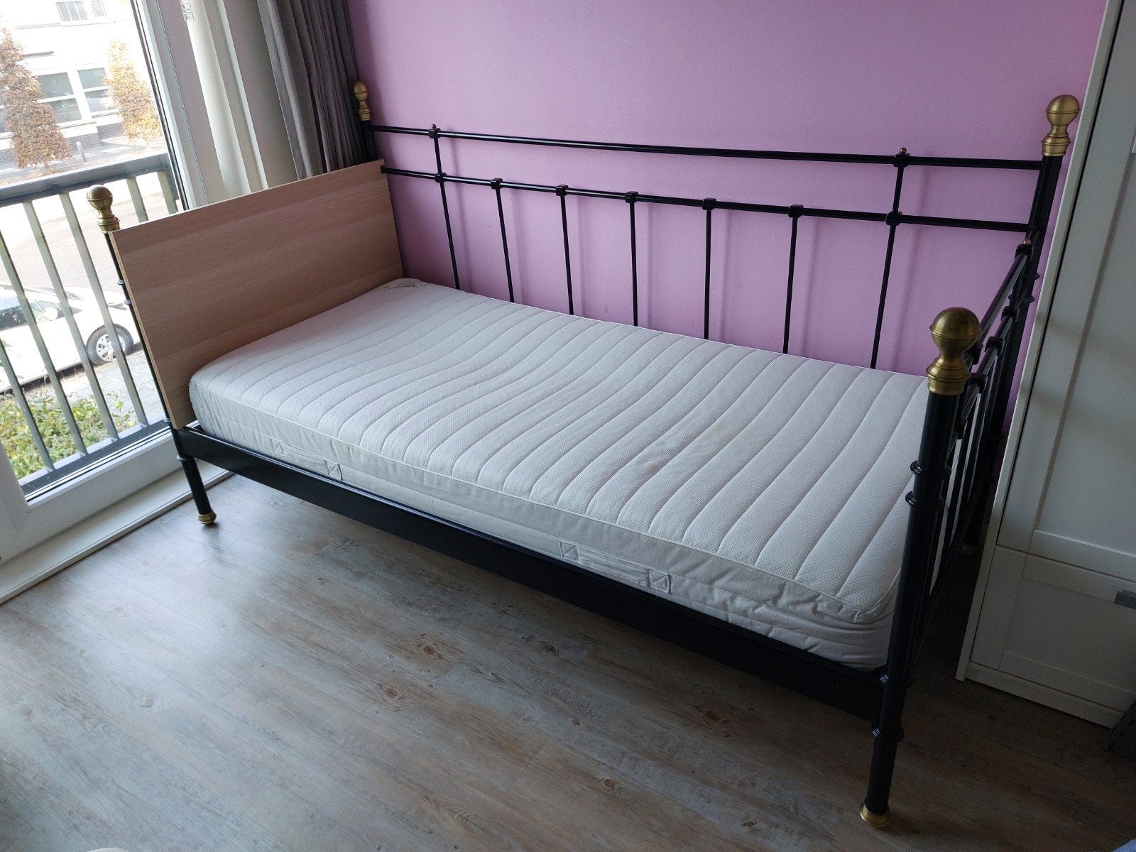 Eenpersoonsbed 90x200 zwart staal met gouden knoppen, Ophalen, 90 cm, Eenpersoons, Zwart