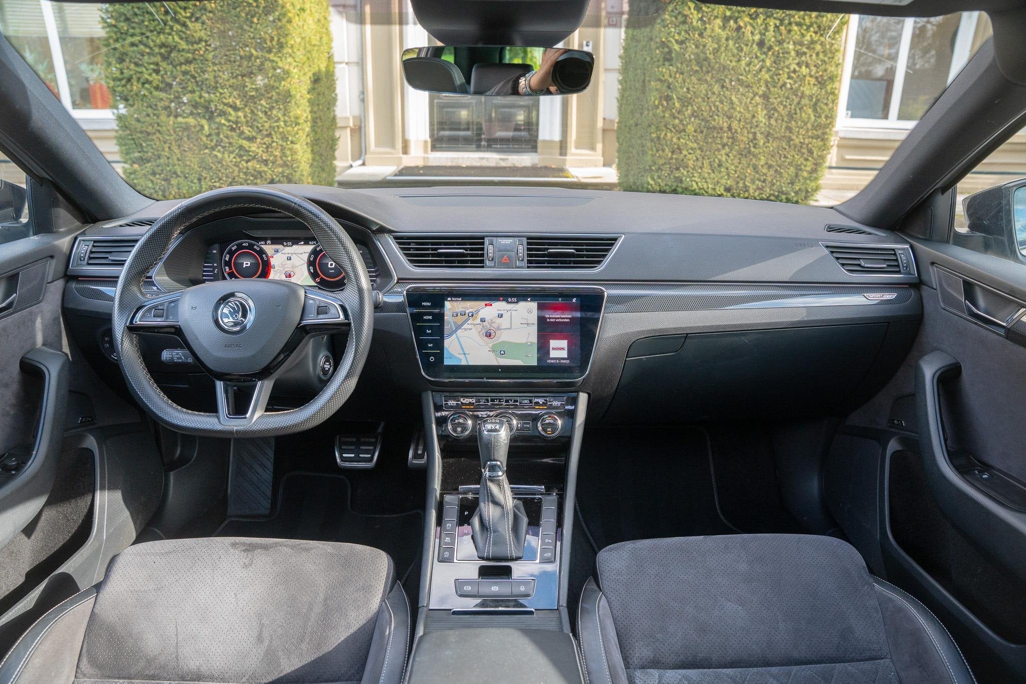 Skoda Superb Combi 2.0 TSI 4x4 Sportline TREKHAAK | PANO | A, Auto's, Automaat, Dealer onderhouden, Gebruikt, 4 cilinders