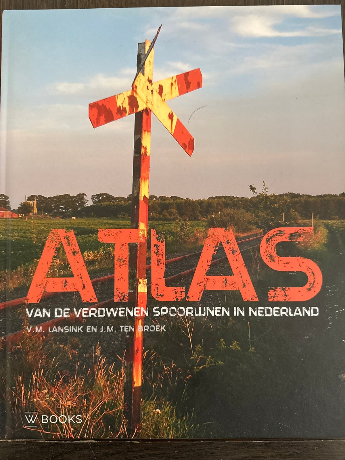 Atlas van de verdwenen spoorlijnen in Nederland, Overige atlassen, 2000 tot heden, Ophalen of Verzenden, Zo goed als nieuw