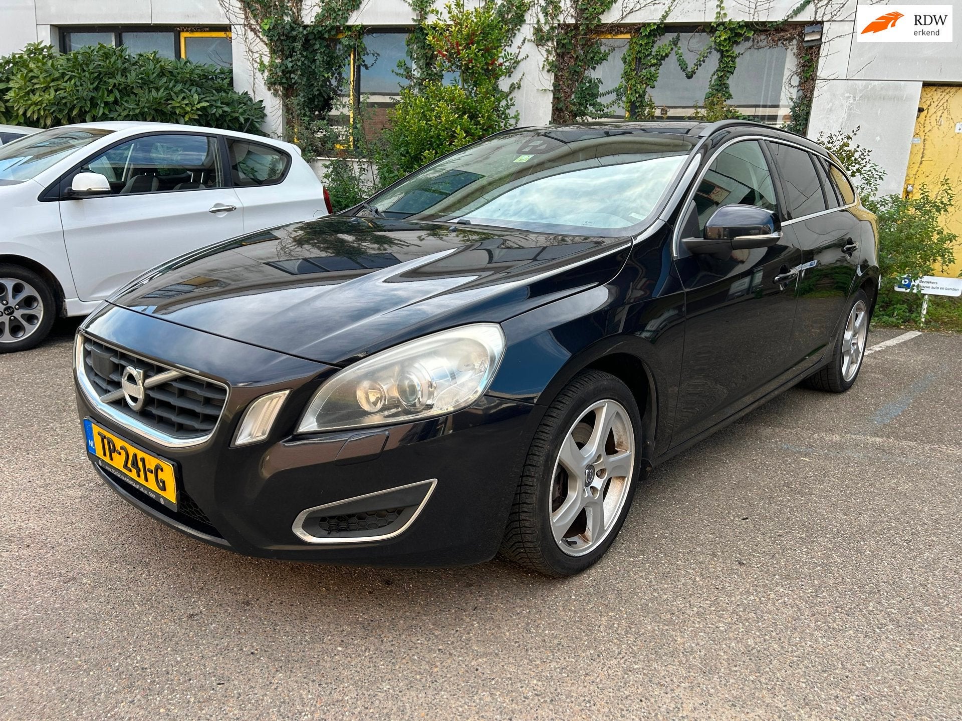 Volvo V60 1.6 D2 Summum / Lederen bekleding / Cruise Control, Auto's, Euro 5, Gebruikt, 4 cilinders, Zwart