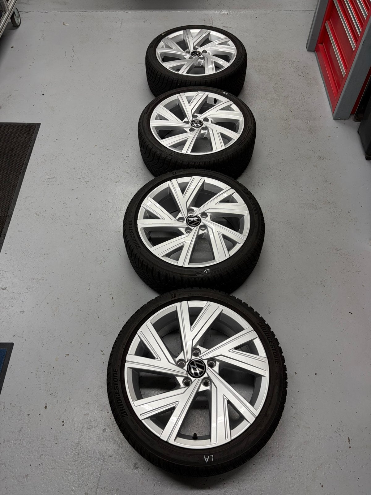 18 inch VW Golf 8 Bergamo velgen Bridgestone Winterbanden, Ophalen, 18 inch, Gebruikt, Banden en Velgen