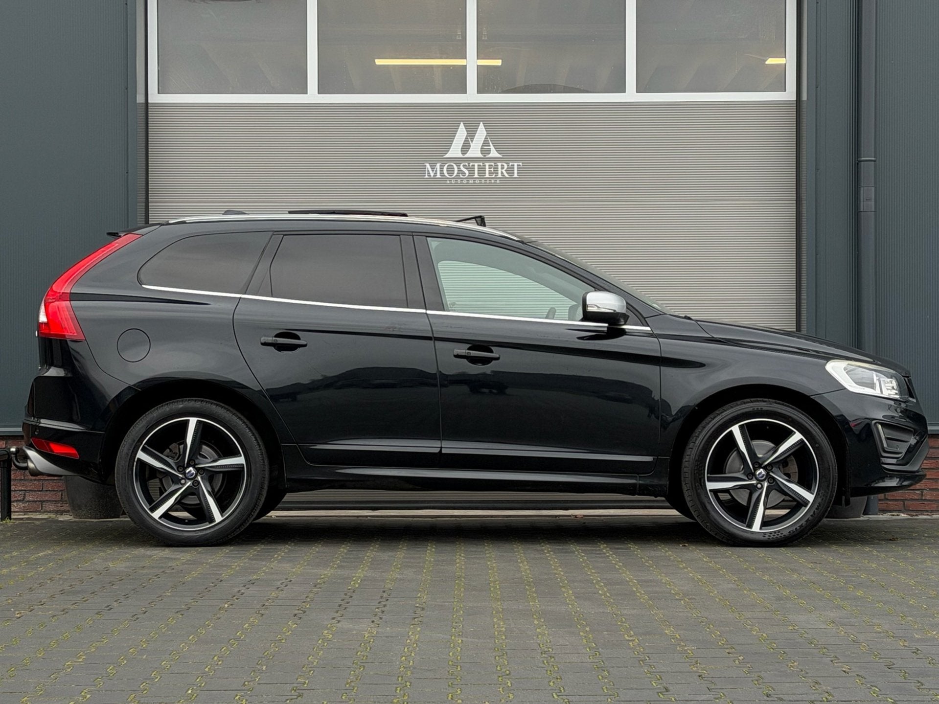 Volvo XC60 2.0 T5/245pk FWD R-Design Ocean Race|2015|Automaa, Gebruikt, 4 cilinders, 1969 cc, 1622 kg