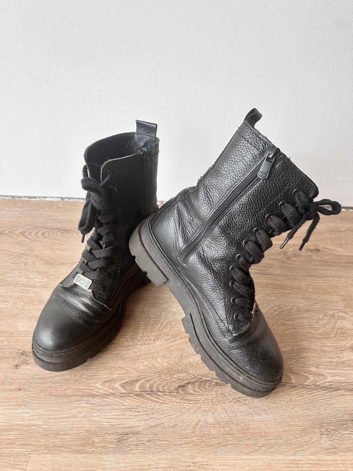 Lace up laars Tommy Hilfiger, Hoge laarzen, Zwart, Ophalen of Verzenden, Gedragen