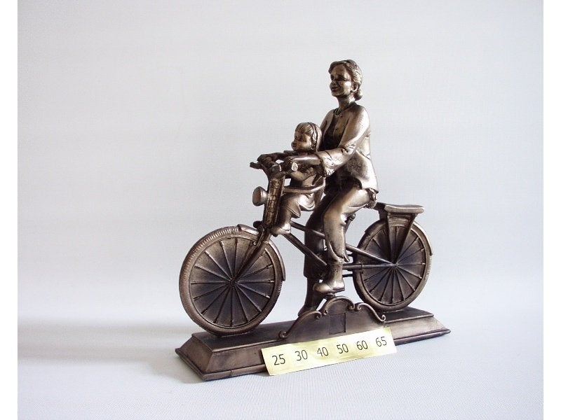 Nieuw brons look beeld moeder met kind op fiets., Antiek en Kunst, Ophalen of Verzenden, Beeld, Kunststof