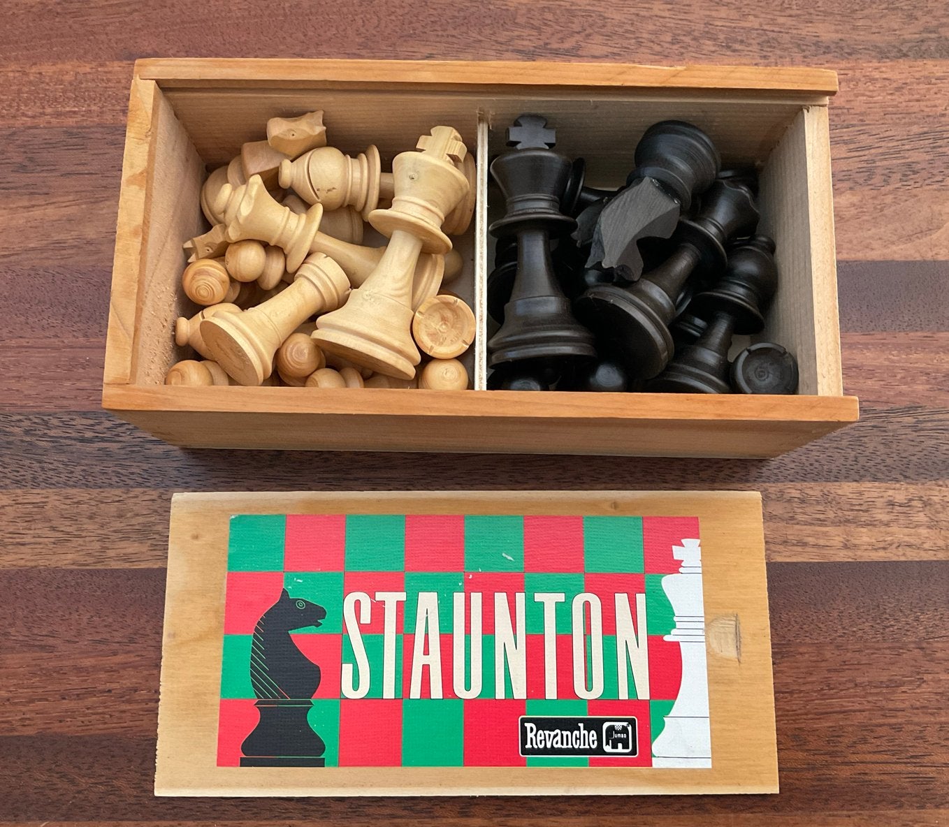 Staunton klassieke vintage houten schaakstukken in doos, Ophalen of Verzenden, Minder dan 500 stukjes, Gebruikt, Schaken