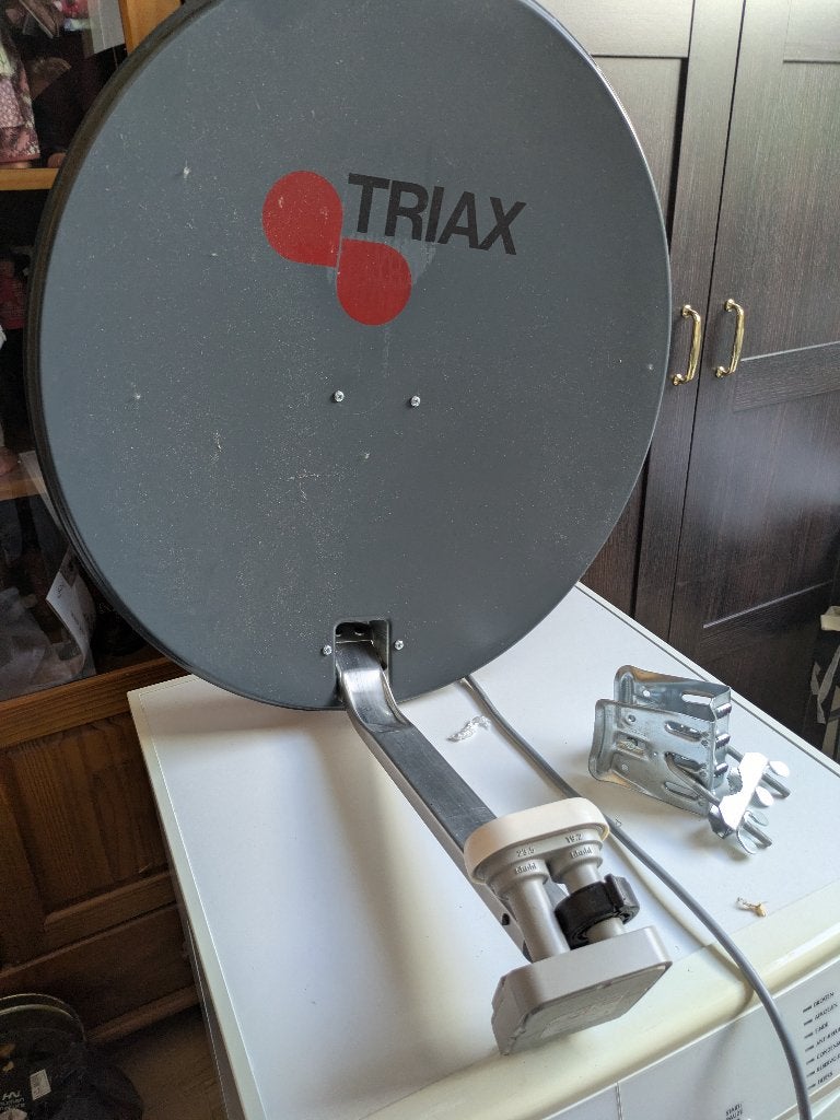 Triax schotelantenne met LNB, statief en kabel, Ophalen, Gebruikt, (Schotel)antenne, Overige merken