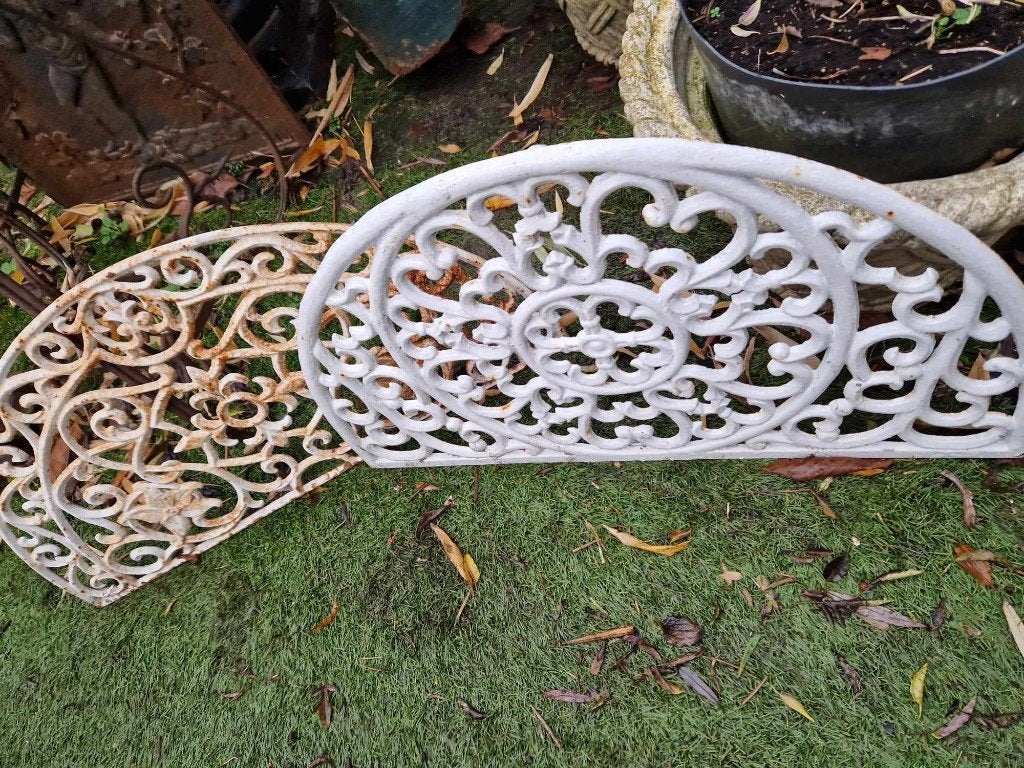 2 halfronde gietijzeren deurmatten (brocante), Gebruikt, Gietijzer, Ophalen of Verzenden, Droogloopmat