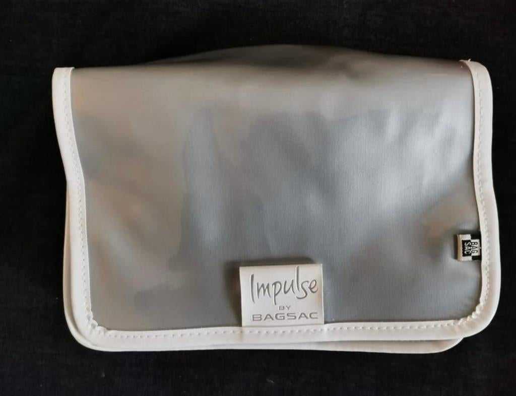 Nieuwe grijze toilettas - 20x12x6 cm, Sieraden, Tassen en Uiterlijk, Toilettassen, Ophalen of Verzenden, Nieuw, Grijs