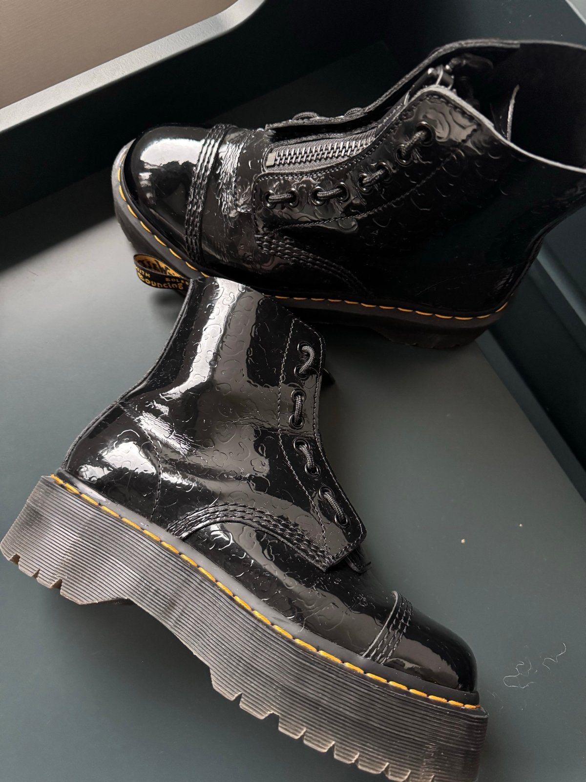 Dr. Martens Sinclair Platform Boots - Zwart Lakleer, Ophalen of Verzenden, Zo goed als nieuw, Zwart, Lage of Enkellaarzen