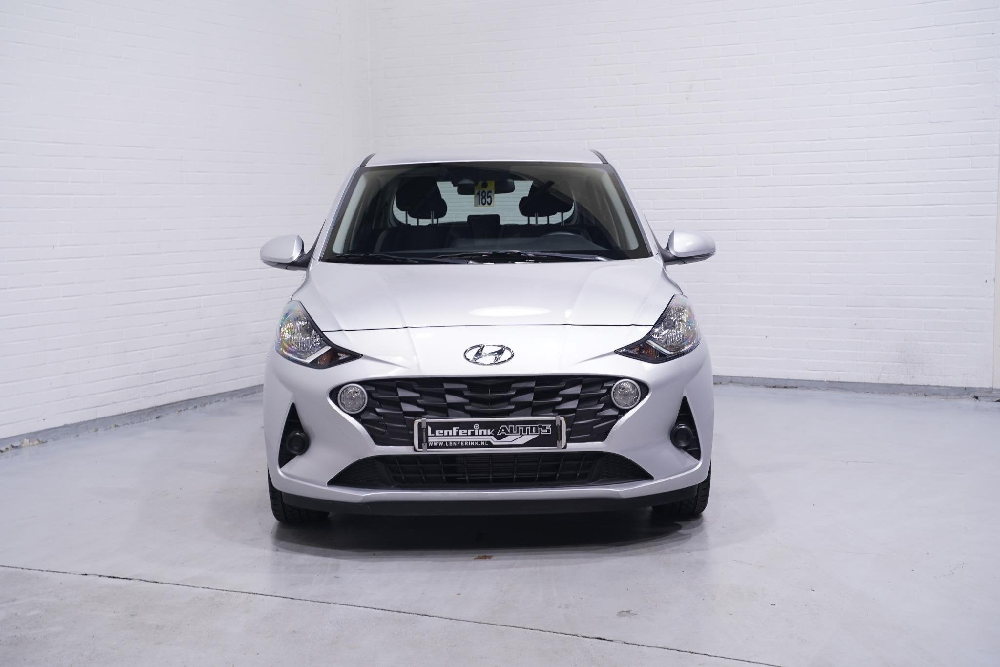 Hyundai i10 1.0 Trend Apple Carplay Navi Airco PDC Achter St, Auto's, Hyundai, Stof, Gebruikt, Euro 6, 899 kg