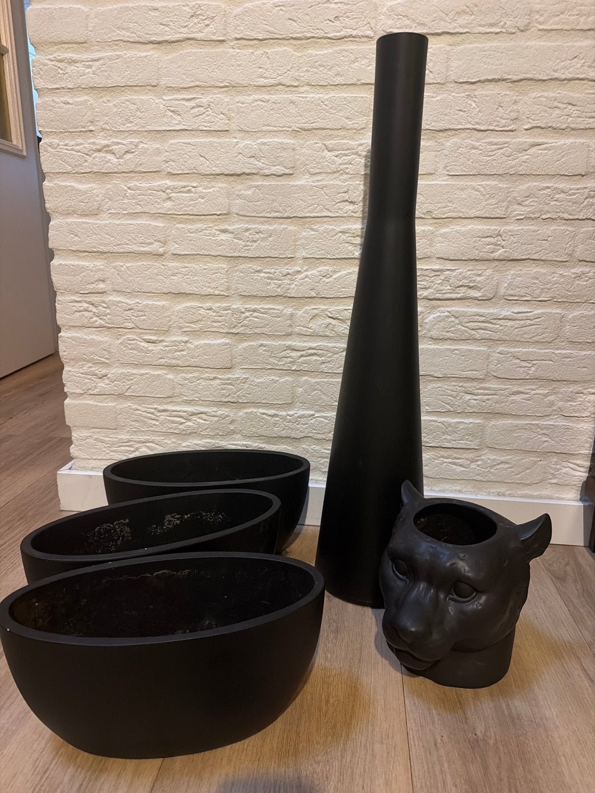 Set van 3 zwarte bloempotten, hoge vaas en panter bloempot, Overige materialen, Gebruikt, Binnen, Overige vormen