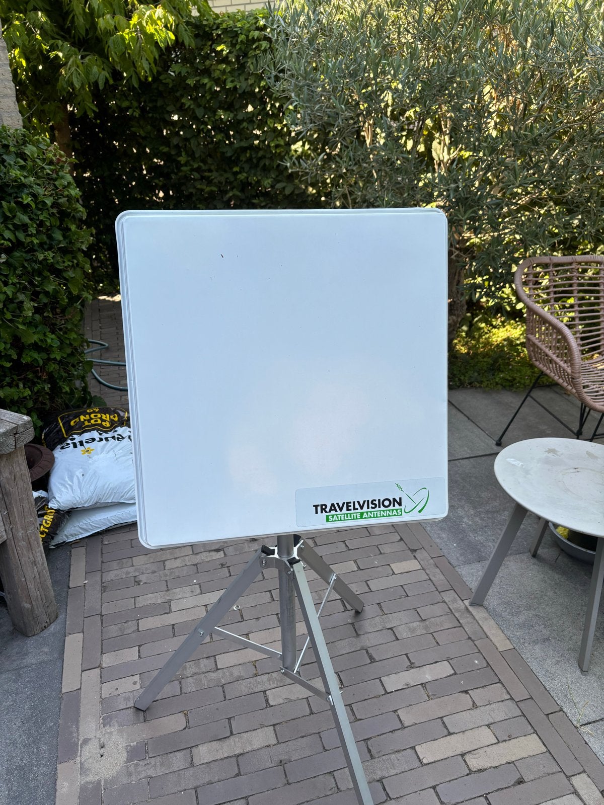 Travel Vision R7 zelfzoekende satelliet schotel, Ophalen, Zo goed als nieuw, (Schotel)antenne, Overige merken