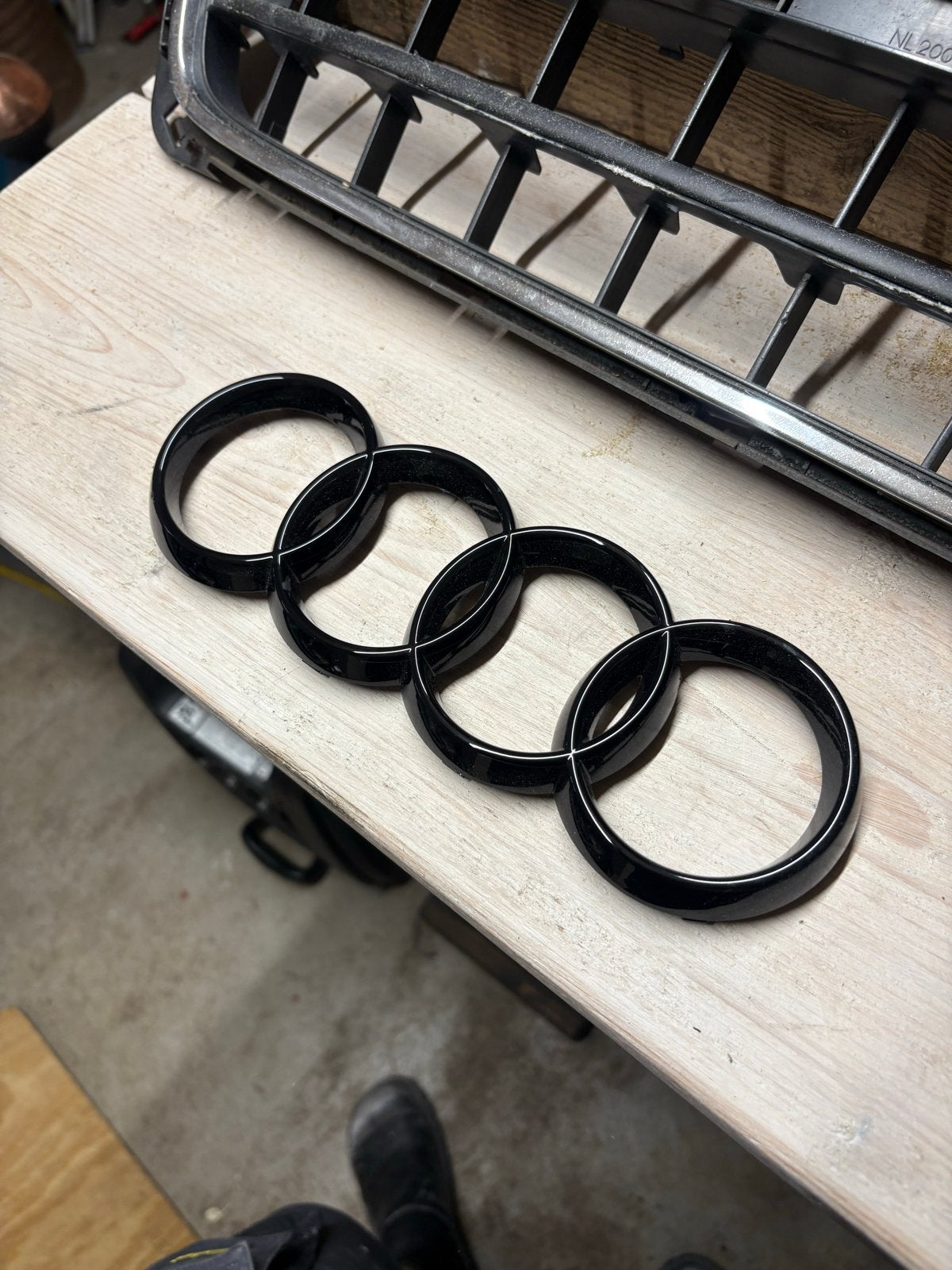 Audi logo embleem zwart glanzend, Ophalen of Verzenden, Nieuw, Audi