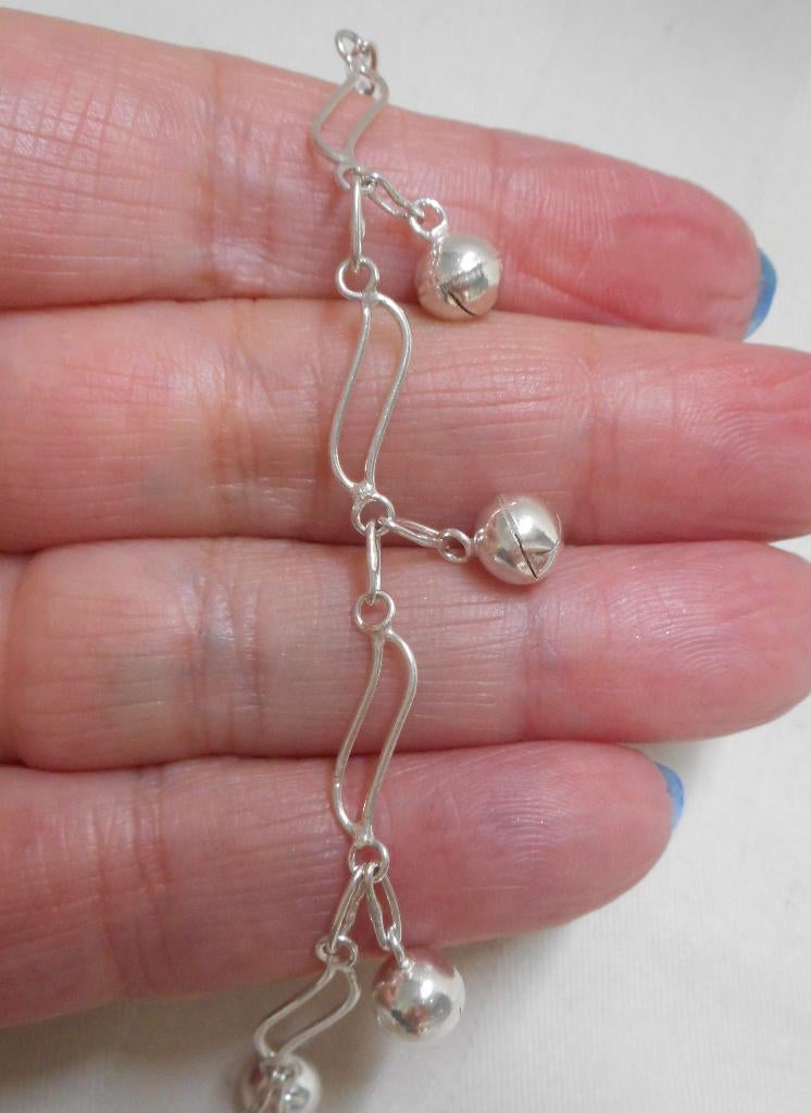 Zilveren armbandje met bedel belletjes nr.152, Verzenden, Zo goed als nieuw, Met bedels of kralen, Zilver