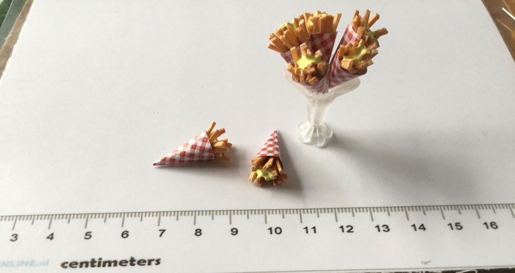 Poppenhuis miniaturen puntzak friet 212, Verzamelen, Poppenhuizen en Toebehoren, Ophalen of Verzenden, Nieuw, Poppenhuis