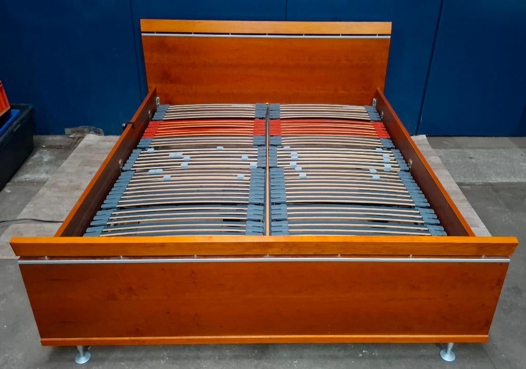 2 persoonsbed 160x200cm + 2 lattenbodems (1 x elektrisch), Ophalen, Bruin, Tweepersoons, 200 cm