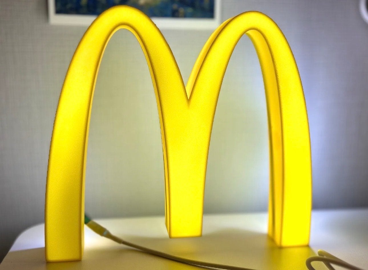 McDonald's M-vormige lamp - Uniek decoratiestuk 26cm breed, Verzenden, Nieuw, Kunststof, Modern