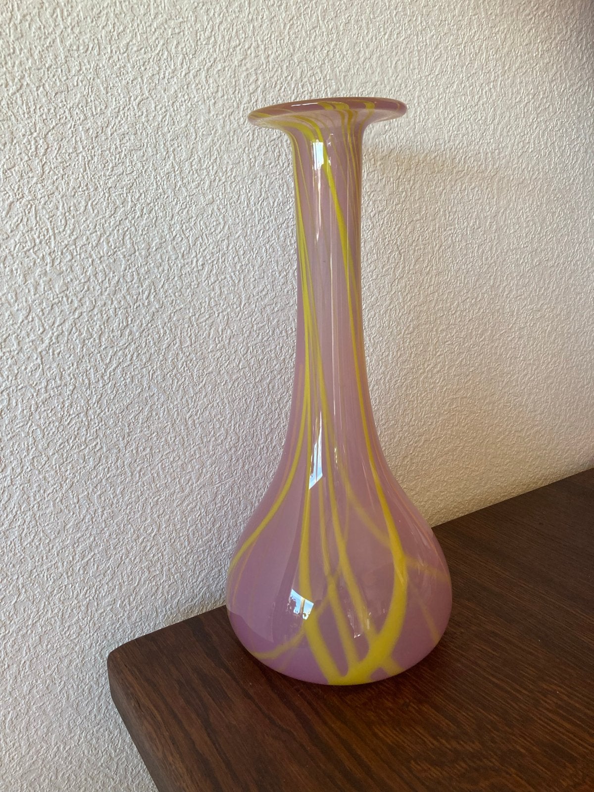 Solifleur vaas roze met gele canes, gesigneerd Jarda Korolus, Ophalen of Verzenden