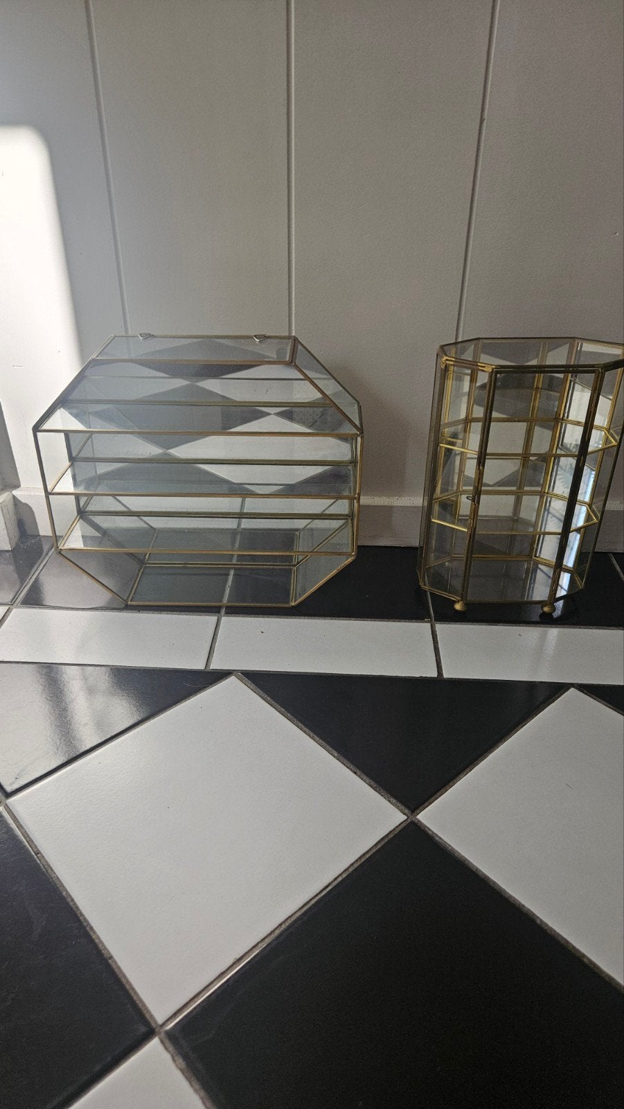 Glazen vitrinekastje met messing frame, Ophalen of Verzenden