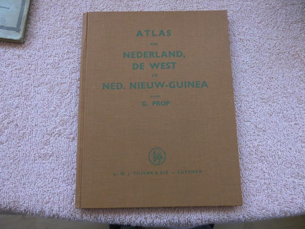 Atlas van Nederland, De West en Nederlands Nieuw-Guinea., Boeken, Atlassen en Landkaarten, Gelezen, Ophalen of Verzenden, Landkaart