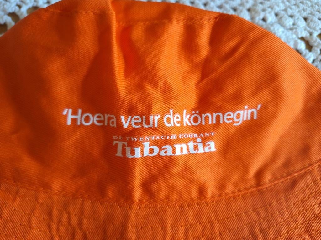 Flitsende Twents Oranje zonnehoedje, Verzamelen, Ophalen of Verzenden