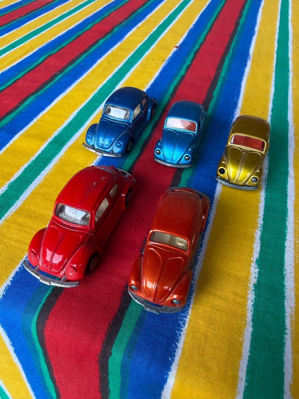 Set van 5 Volkswagen Kever modelauto's, Hobby en Vrije tijd, Modelbouw | Auto's en Voertuigen, Overige merken, Gebruikt, 1:50 of kleiner
