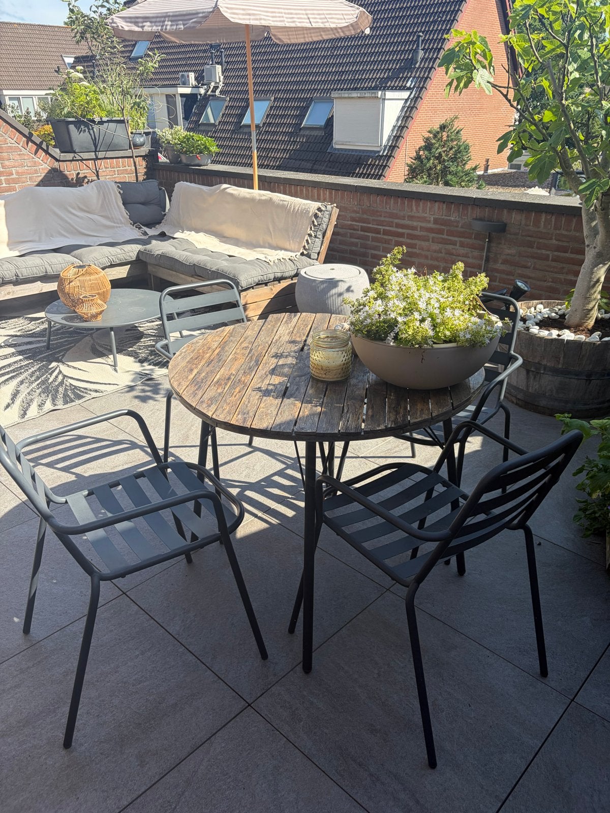 Tuinset met ronde houten tafel en 4 stoelen, Ophalen, 4 zitplaatsen, Gebruikt, Eettafel