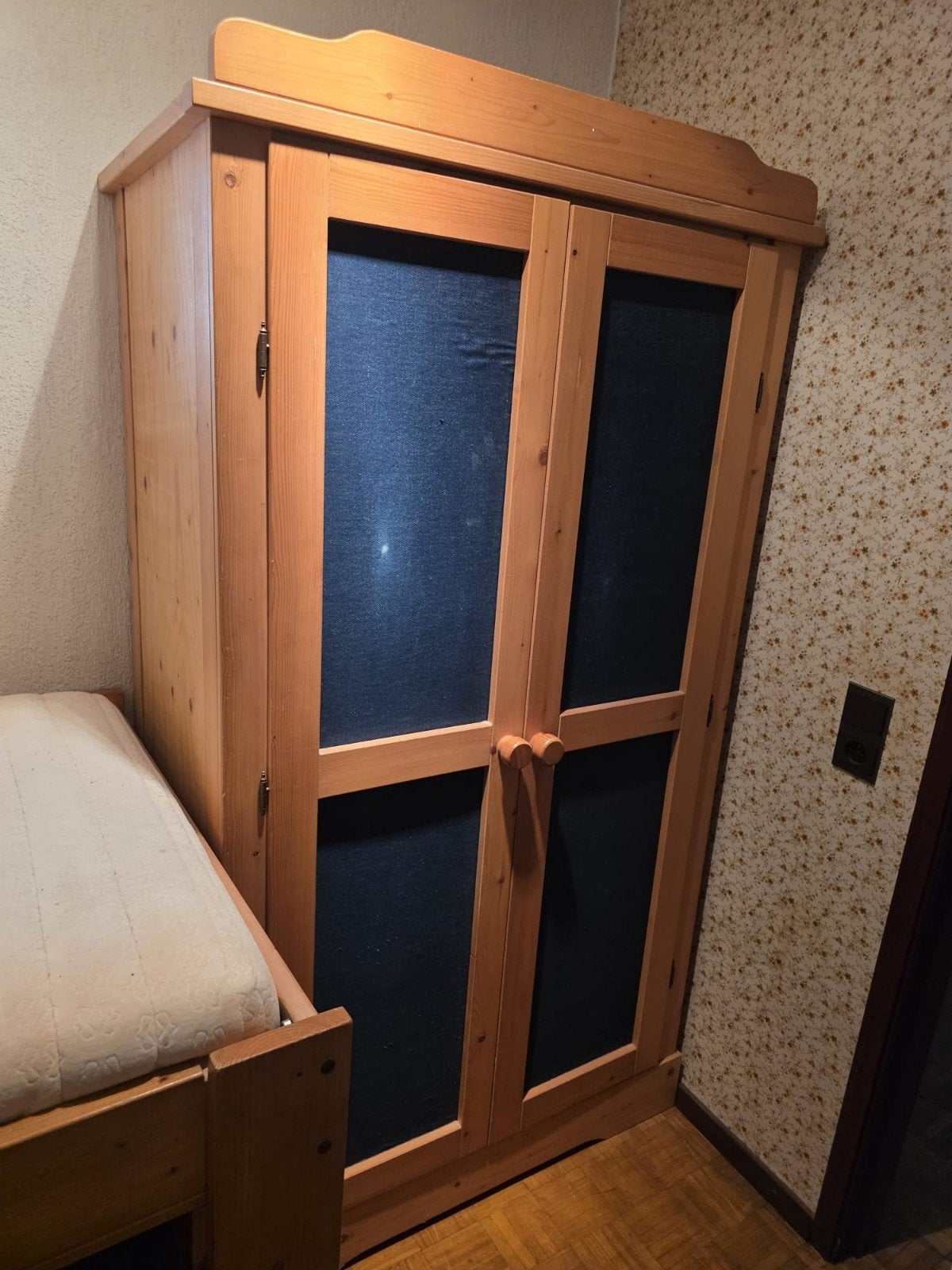 Kleerkast met jeansstof voorkant, Huis en Inrichting, Kasten | Kledingkasten, Gebruikt, 150 tot 200 cm, 50 tot 100 cm, 50 tot 75 cm