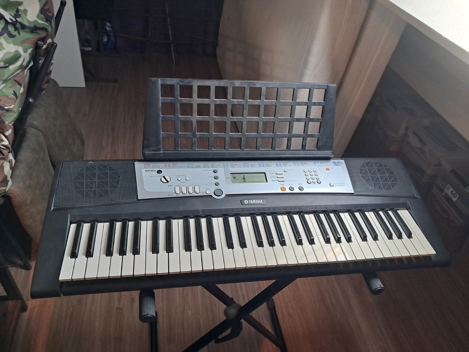 Yamaha Keyboard met muziekhouder en verstelbare standaard, Ophalen, Yamaha, Met standaard, 61 toetsen