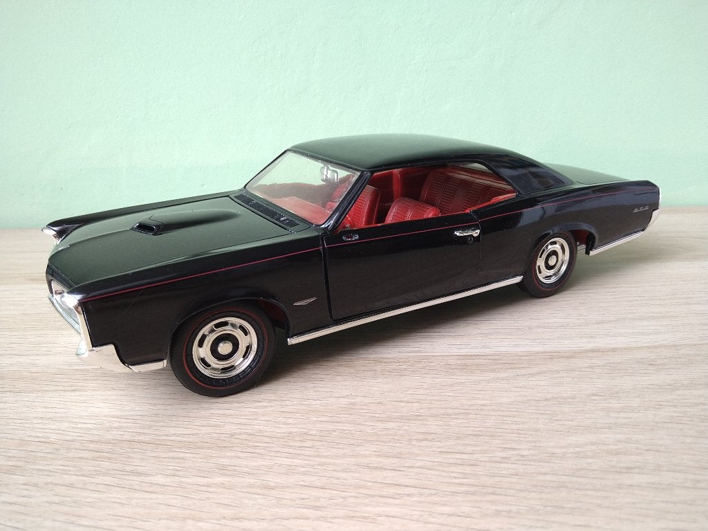 1966 Pontiac GTO Ertl 1:18 Black / Red Line Wheels, Ophalen of Verzenden, Gebruikt, Auto, ERTL