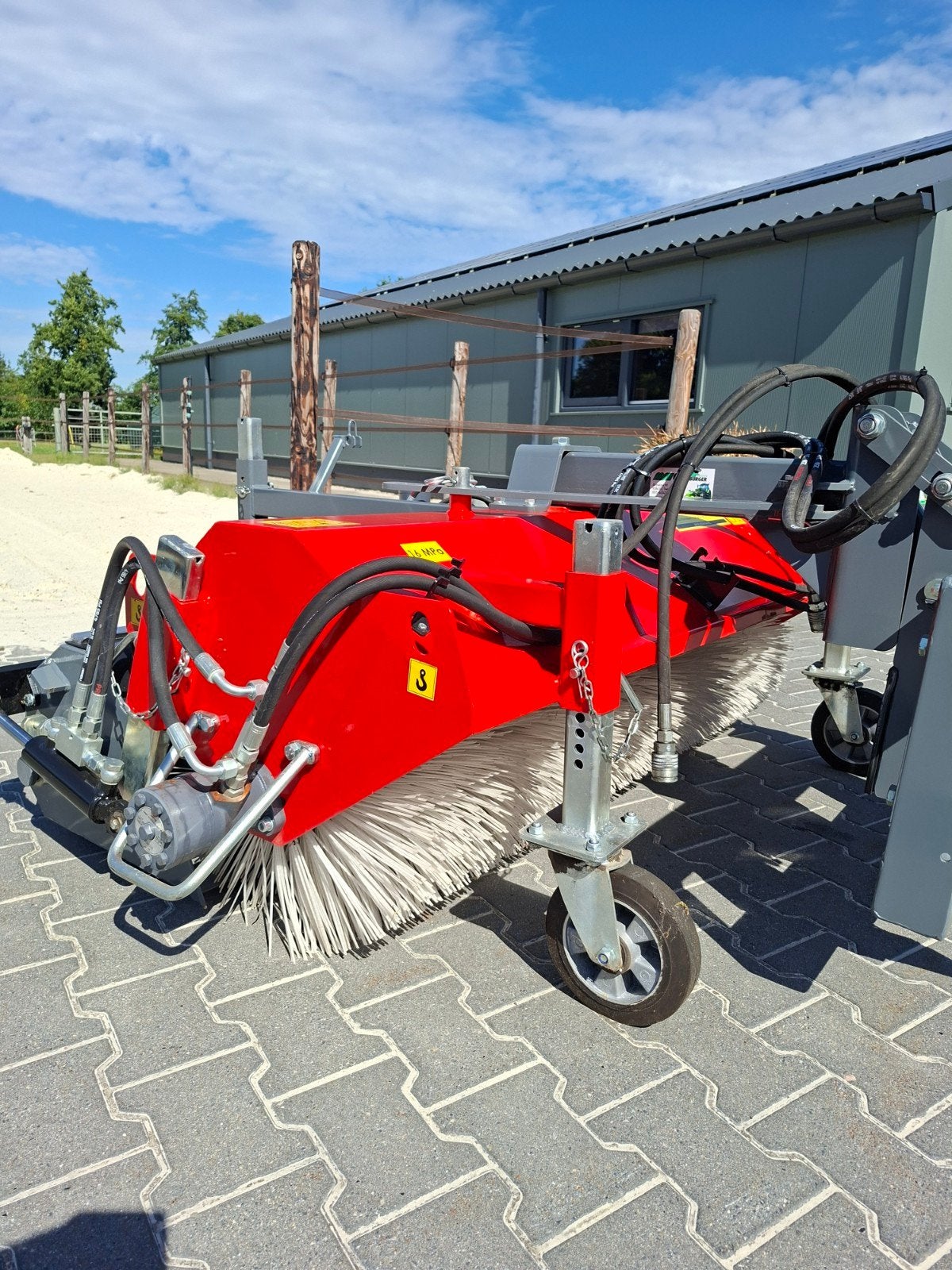 rolbezem hydraulische kiep met zijborstel demo als nieuw, Ophalen of Verzenden