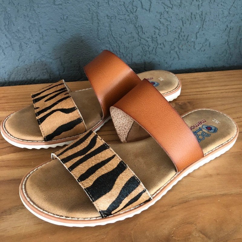 Skechers leren slippers mule sandalen direnprint ponyhaar 37, Skechers, Zwart, Zo goed als nieuw, Sandalen of Muiltjes