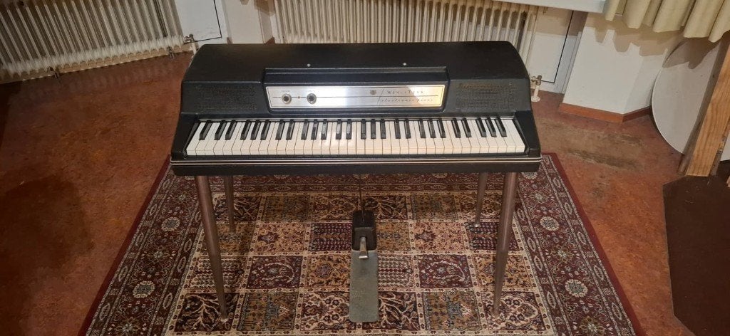 Foto 3 van Wurlitzer 200A - Zwart - Nette, originele staat. 230V ombouw
