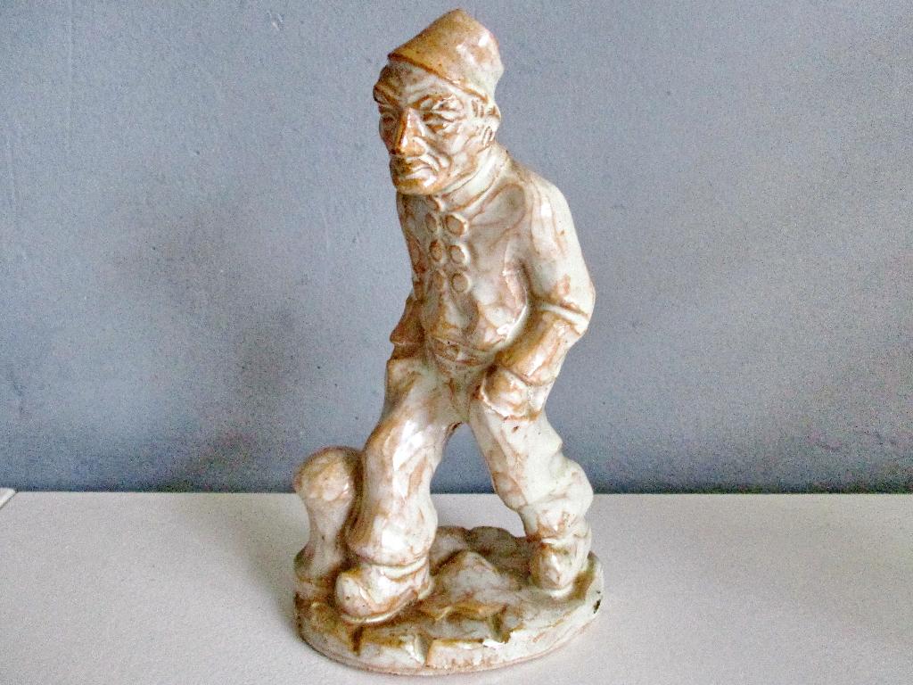 Sculptuur beeld beeldje plastiekje Visser Petri Tegelen, Antiek en Kunst, Antiek | Keramiek en Aardewerk, Ophalen of Verzenden