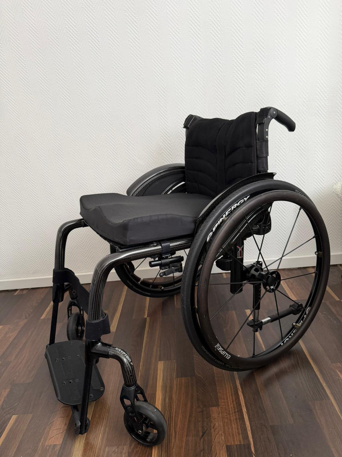 Actieve rolstoel Krypton F van carbon – als nieuw, Diversen, Rolstoelen, Ophalen, Zo goed als nieuw, Duwrolstoel
