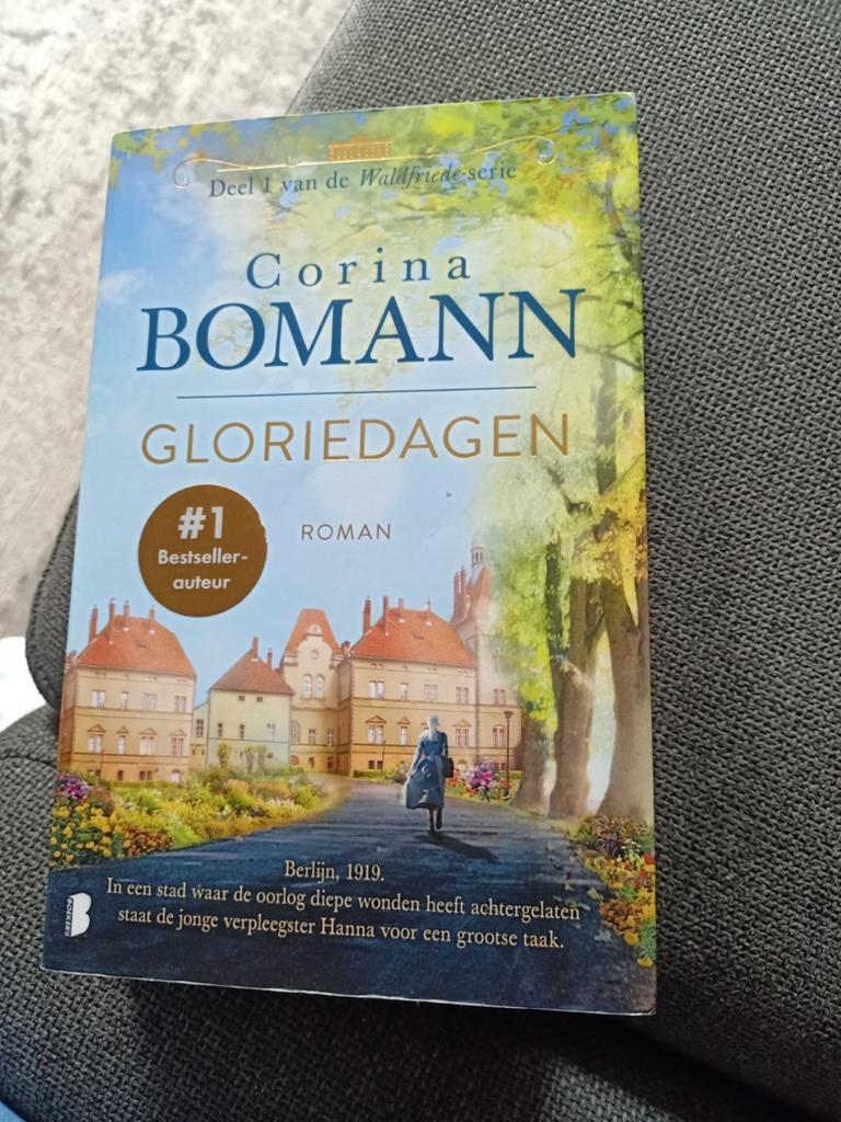 Corina Bomann - Gloriedagen, Ophalen of Verzenden, Zo goed als nieuw, Corina Bomann