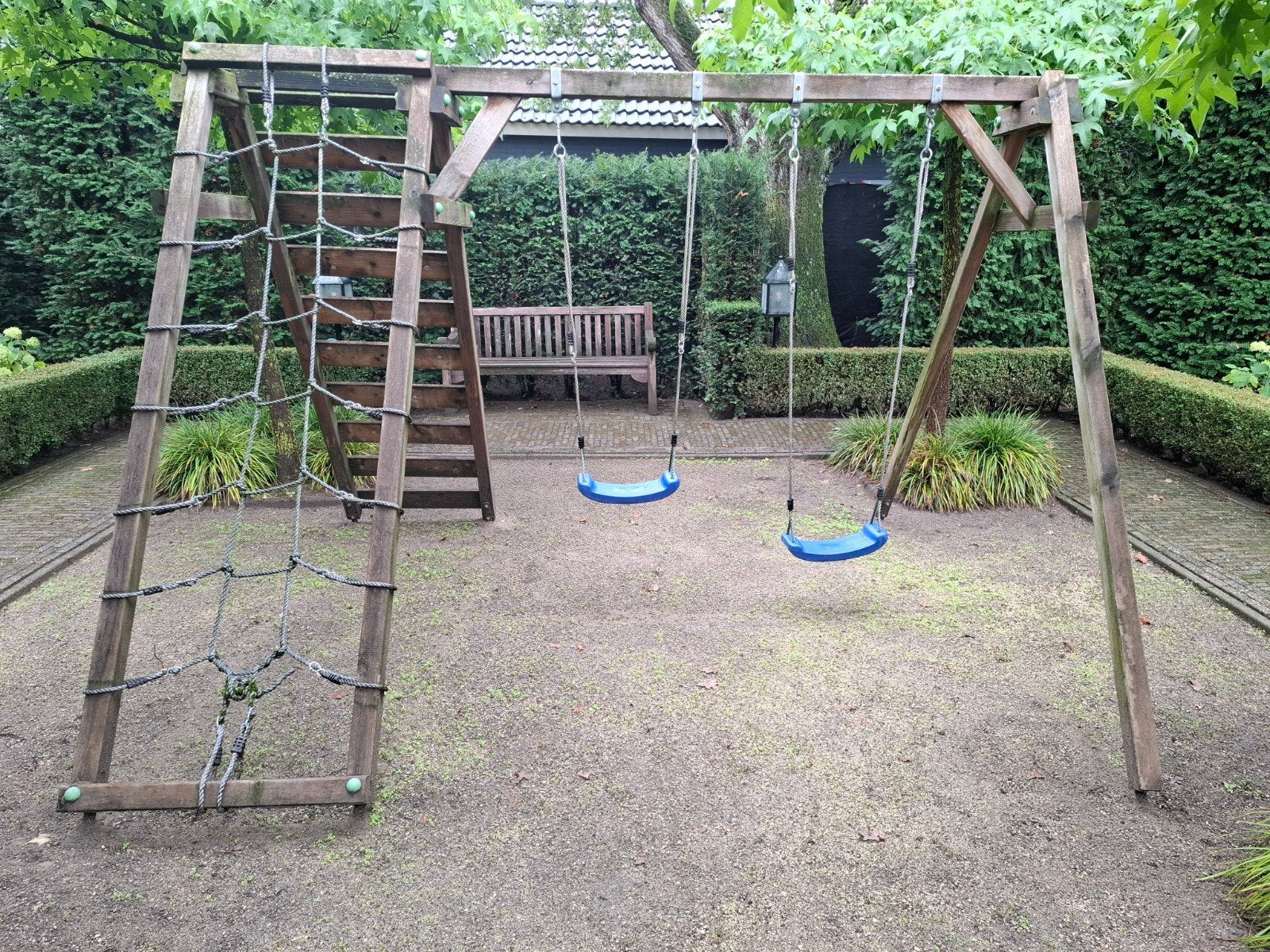 Houten speeltoestel met schommel en klimrek, Ophalen of Verzenden, Gebruikt, Schommel