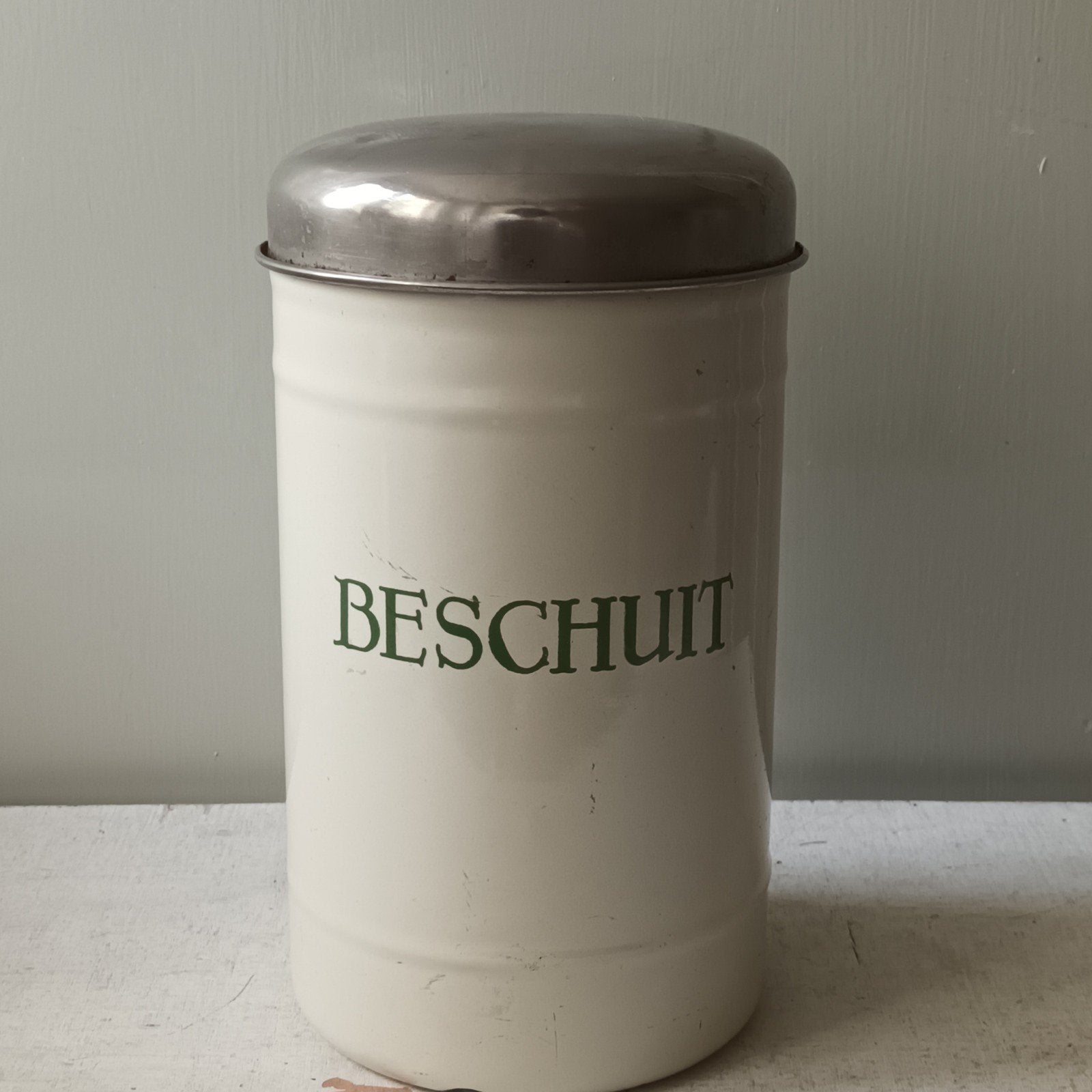 vintage crèmekleurige emaille beschuitbus met groene letters, Antiek en Kunst, Ophalen of Verzenden