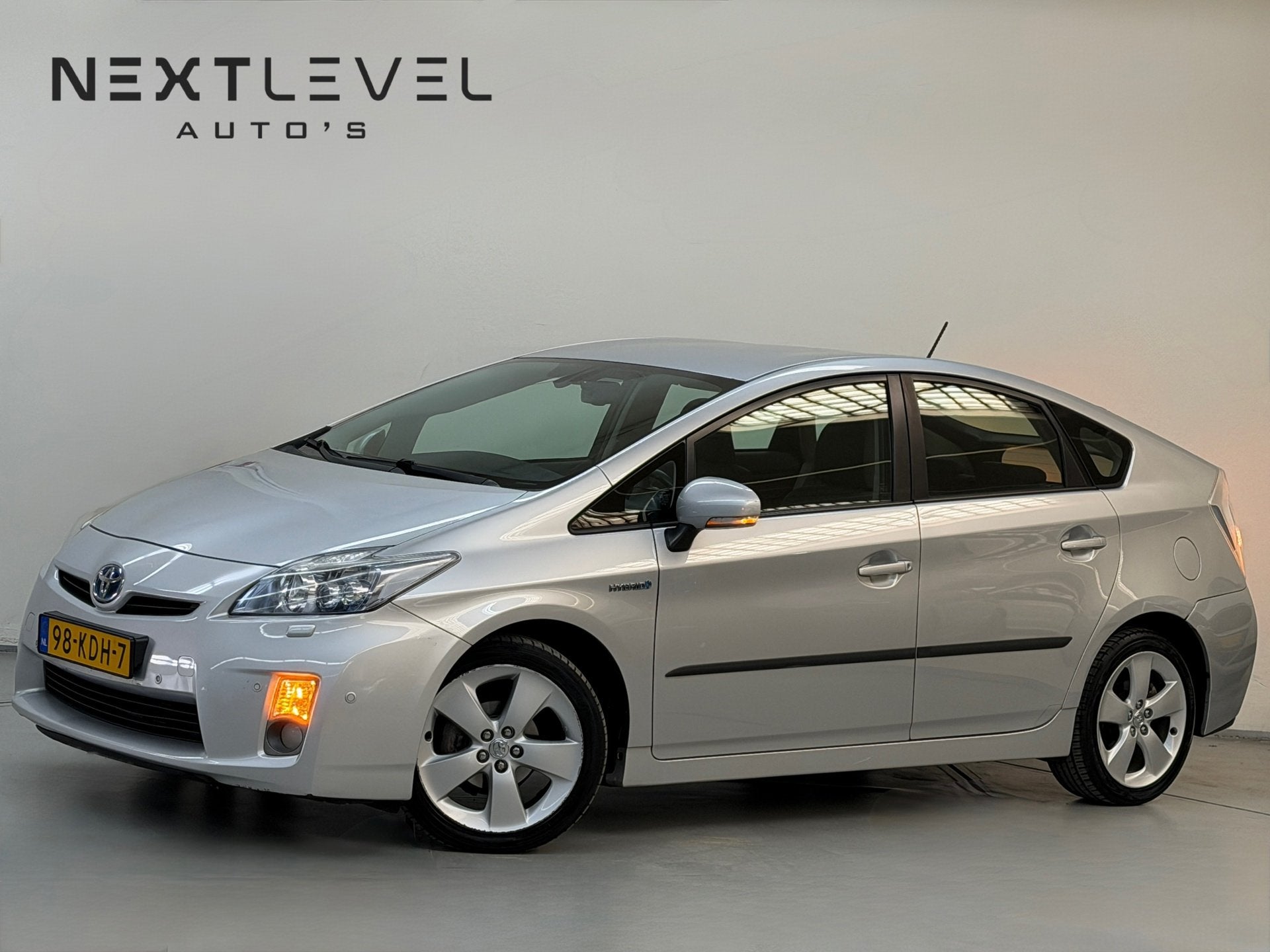 Toyota Prius 1.8 Dynamic Camera Cruise Navigatie Keyless, Gebruikt, 4 cilinders, Origineel Nederlands, Bedrijf