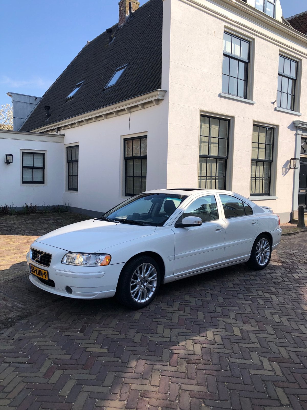 Volvo S60 2.4 140PK 2010 Wit Driver Edition Momentum, Voorwielaandrijving, Dealer onderhouden, Zwart, S60