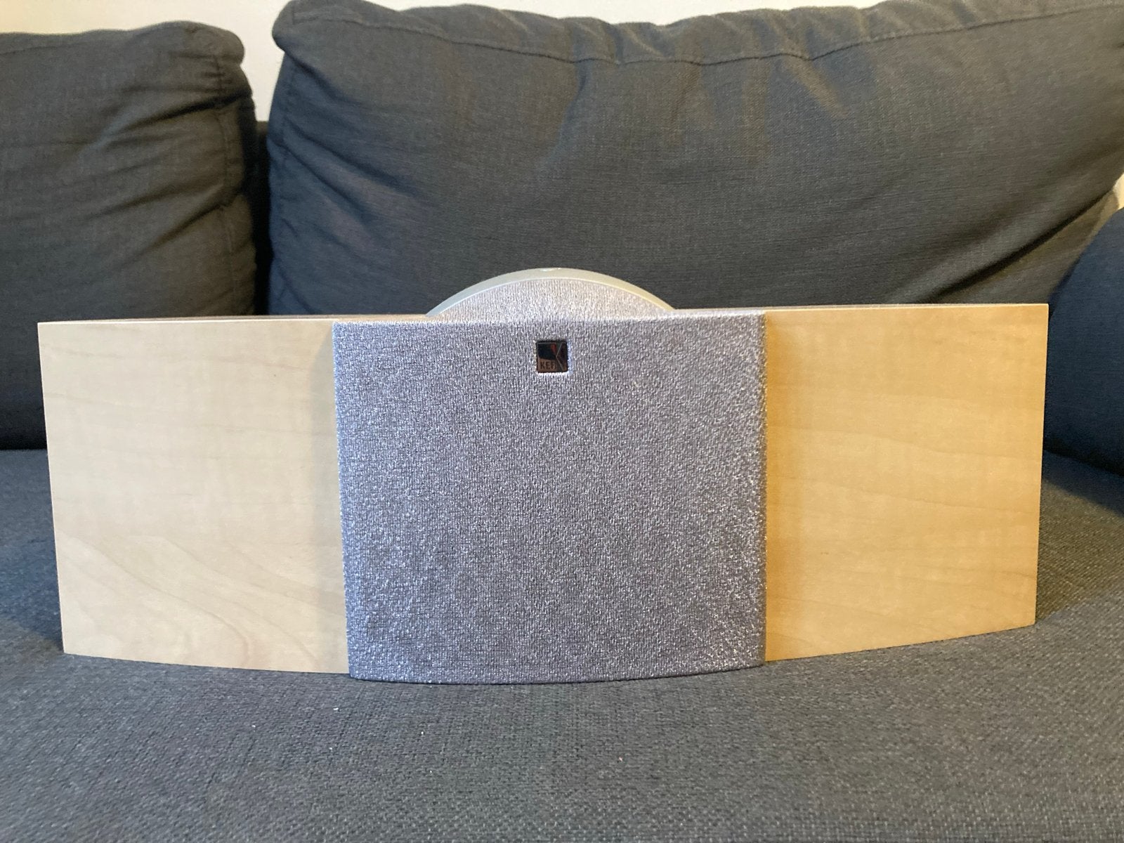 KEF Q6c Center Speaker - Uitstekende Geluidskwaliteit, Ophalen, Zo goed als nieuw, Center speaker, Geschikt voor surround/home cinema