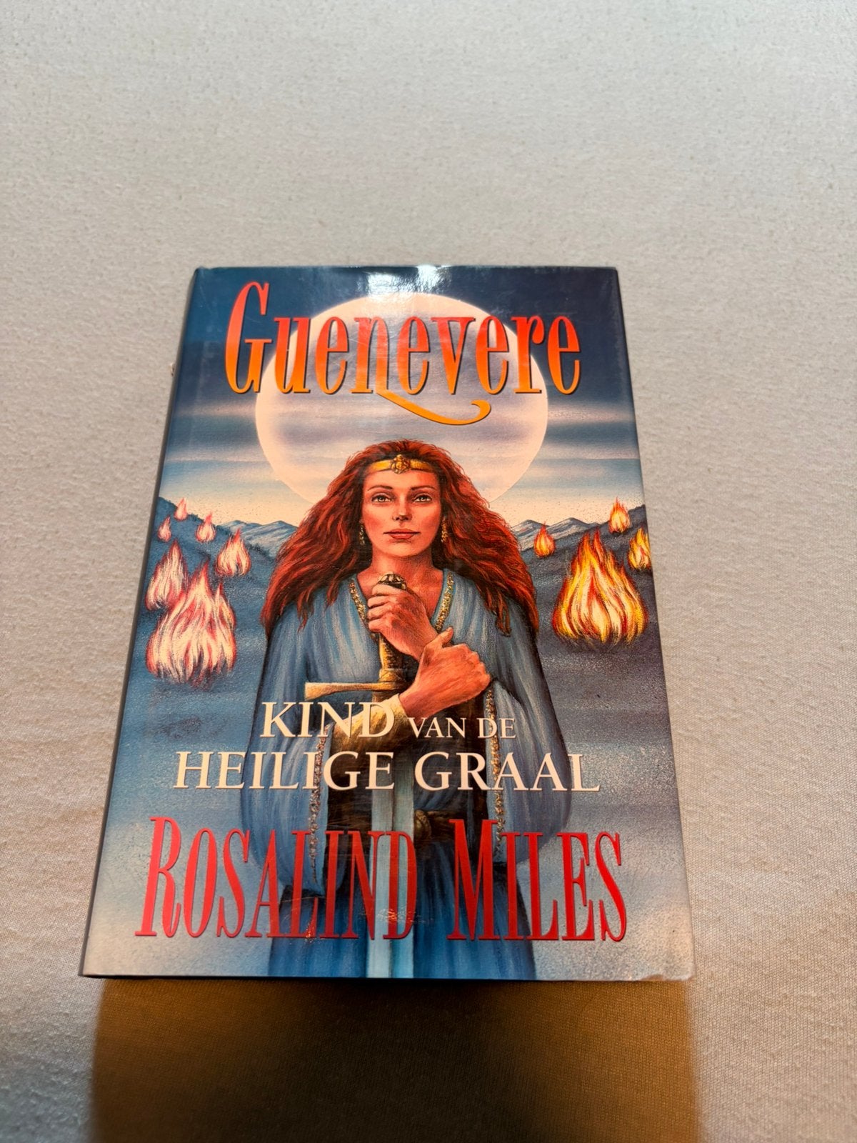 Kind van de Heilige Graal — Rosalind Miles, Boeken, Ophalen of Verzenden, Zo goed als nieuw